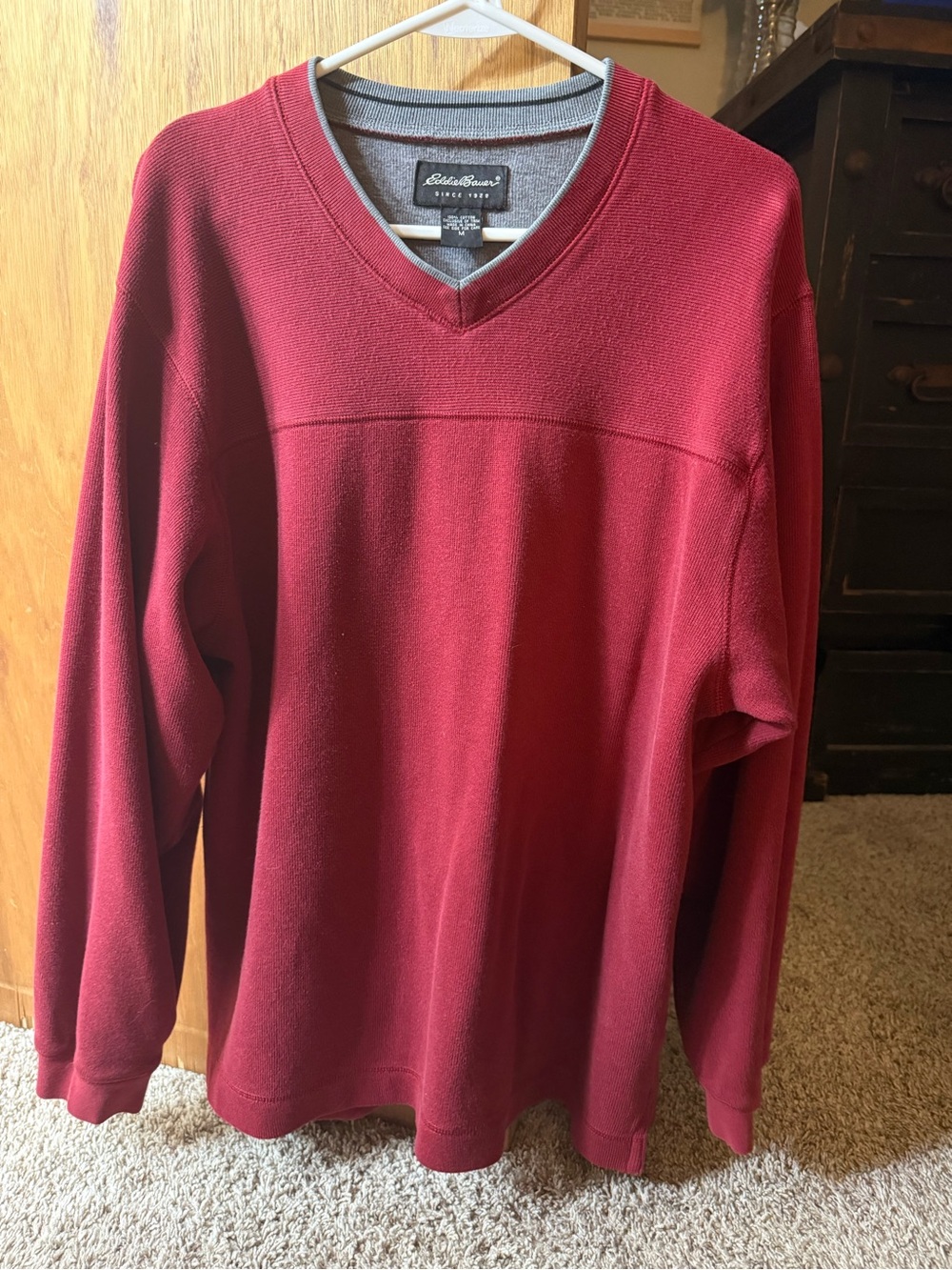 Eddie Bauer Men's V-Neck Sweater in Burgundy Red